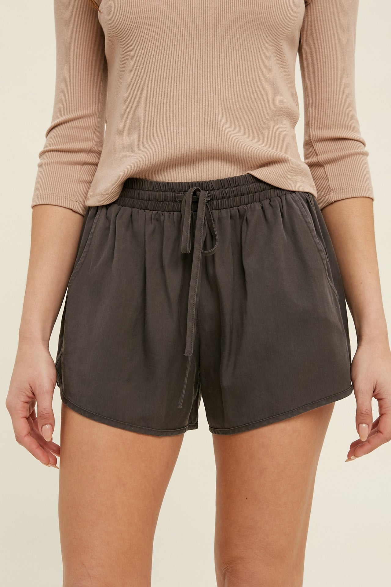 WISHLIST® Tencel shorts with drawstring -Charcoal