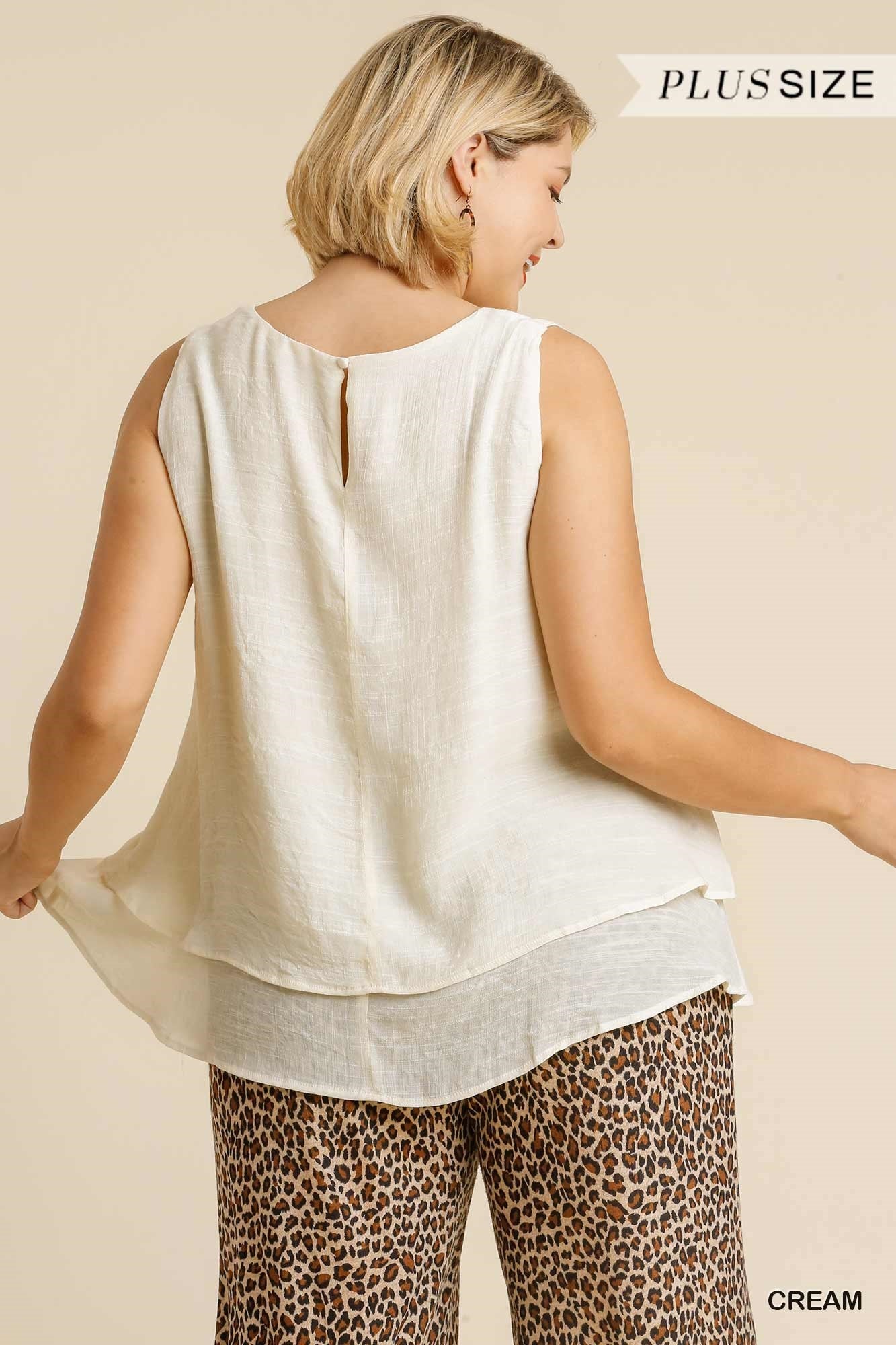 Sleeveless Layered Keyhole Back Top (curvy)